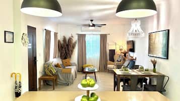 Premier Apartment, 1 Queen Bed with Sofa bed | Living area