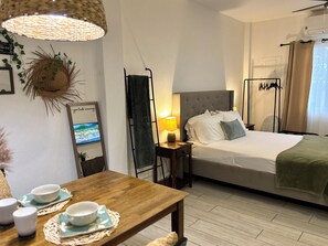 Pillowtop beds, individually decorated, individually furnished - Stylish Apartments in Belize City (Belize City)