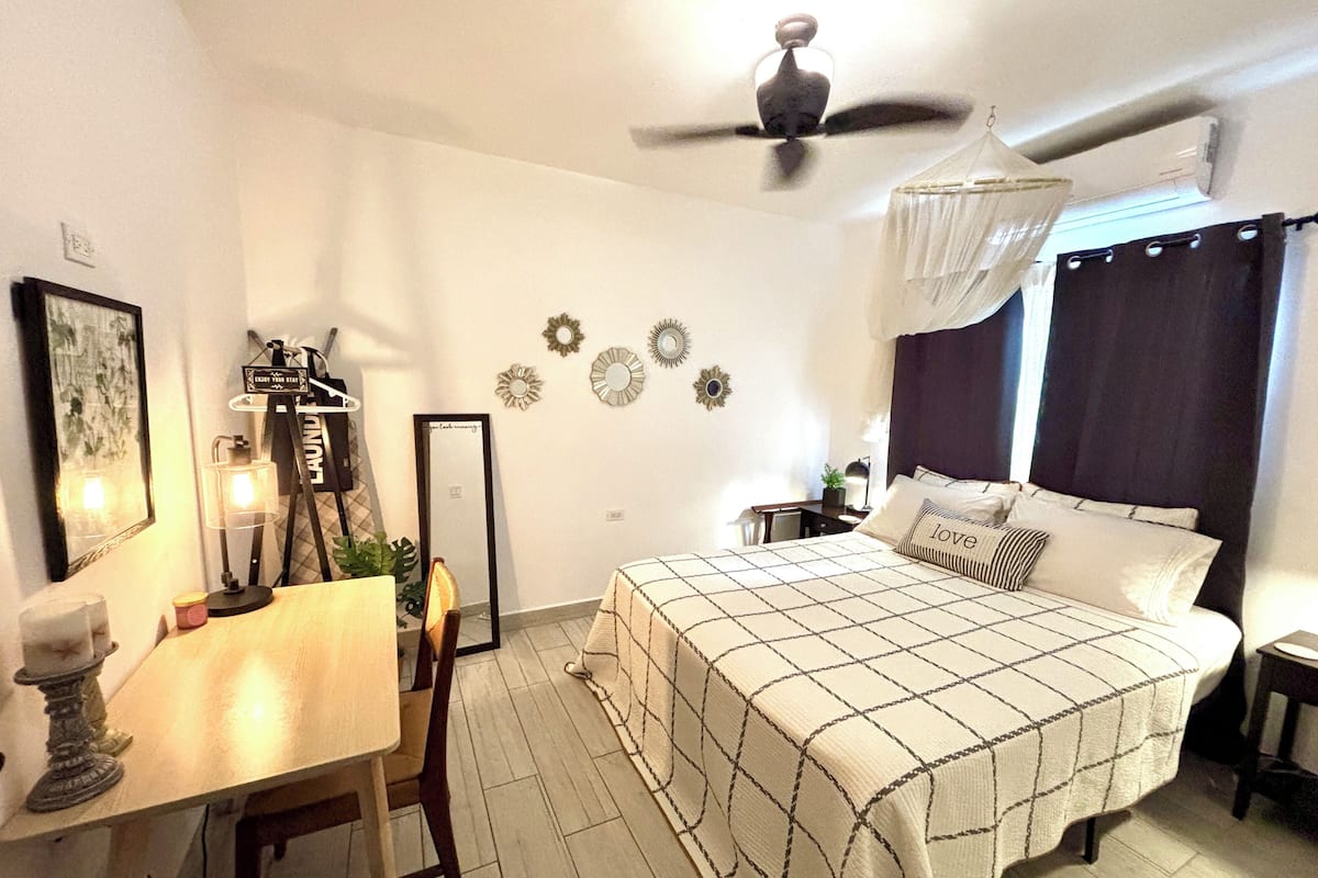 Premier-lejlighed - 1 queensize-seng med sovesofa | Senge med topmadrasser, individuelt design, individuel indretning