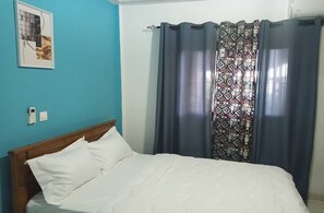 1 室のベッドルーム、アイロン / アイロン台、WiFi (無料)、ベッドシーツ