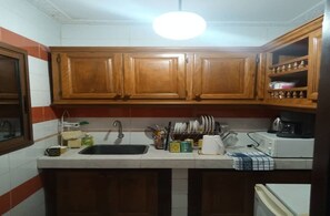 冷蔵庫、電子レンジ、コーヒー / ティーメーカー、電気ポット