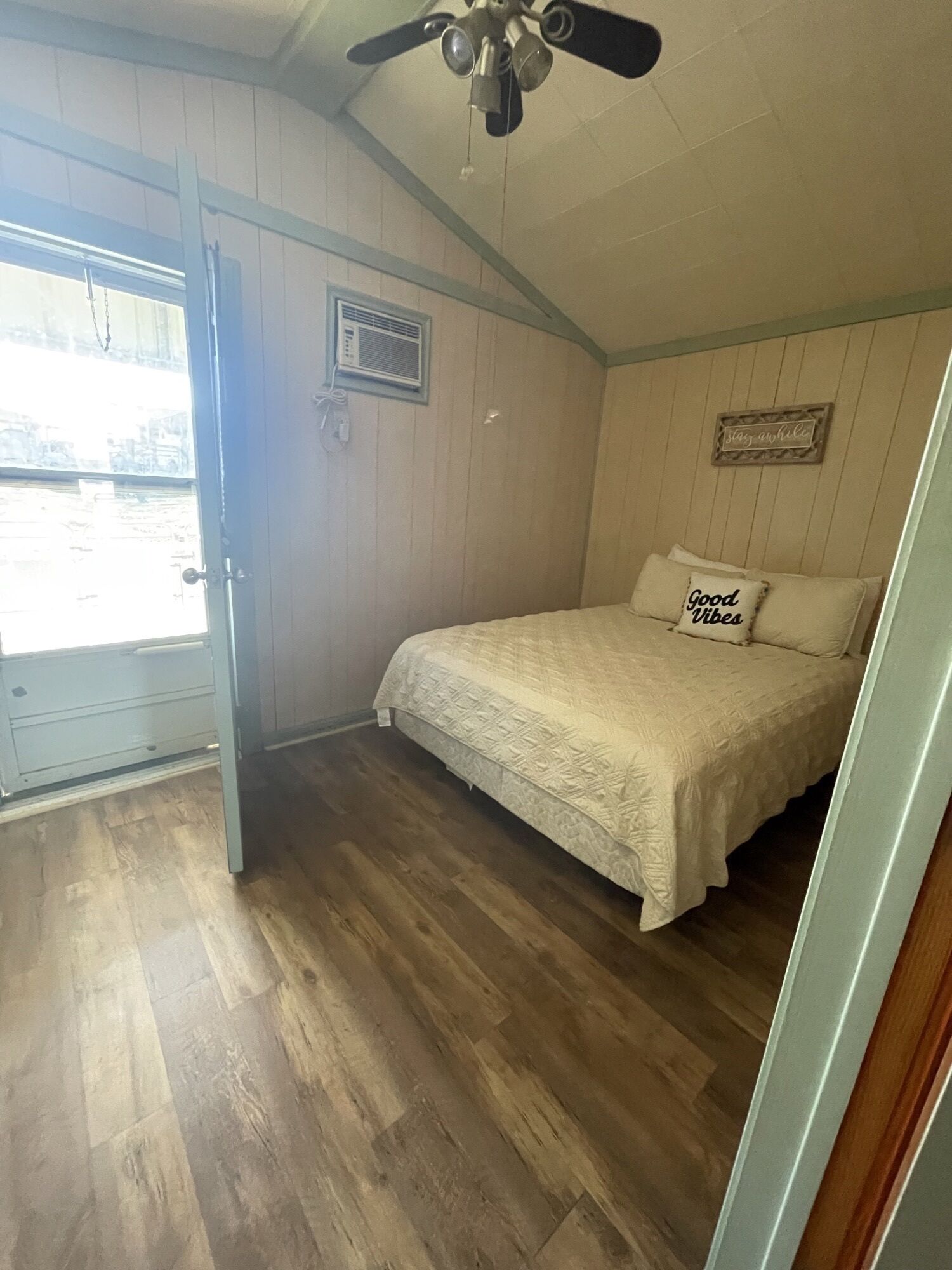 1 bedroom, bed sheets, wheelchair access