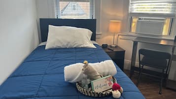 Habitación junior | Ropa de cama hipoalergénica, escritorio, wifi gratis y ropa de cama