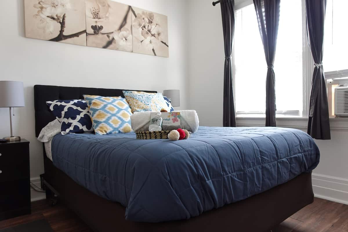 Camera Business, 1 letto king | Biancheria da letto ipoallergenica, una scrivania, Wi-Fi gratuito