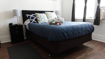 Hypo-allergenic bedding, desk, free WiFi, bed sheets