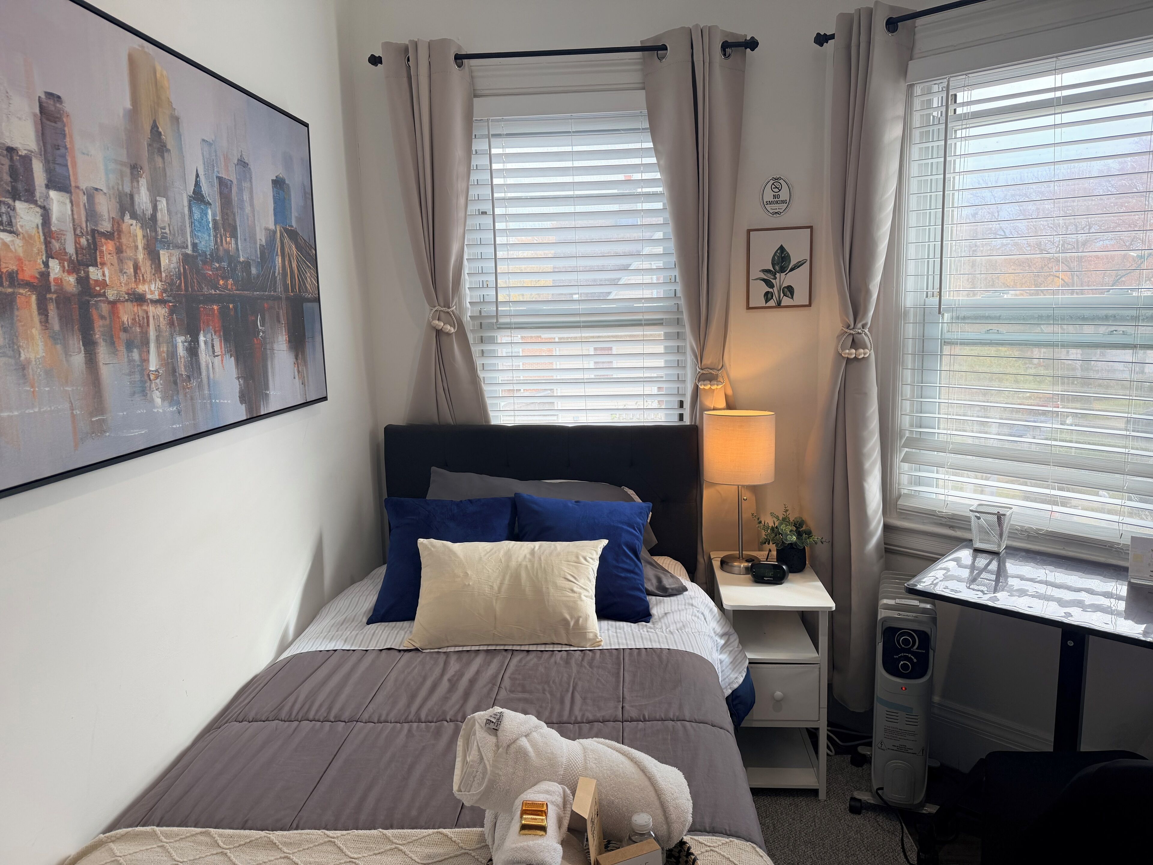 Cozy Private Room A | Hypo-allergenic bedding, desk, free WiFi, bed sheets