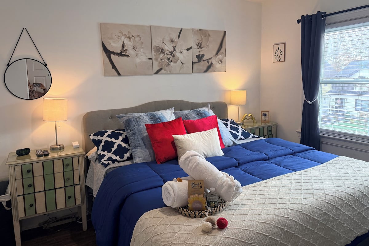 Cozy Private Room B | Hypo-allergenic bedding, desk, free WiFi, bed sheets