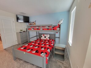 9 bedrooms, desk, iron/ironing board, travel cot