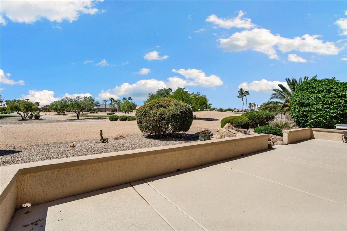 CHRISTMAS, COME STAY IN BEAUTIFUL SUN CITY GRAND GOLF COURSE HOME BY THE WATER!