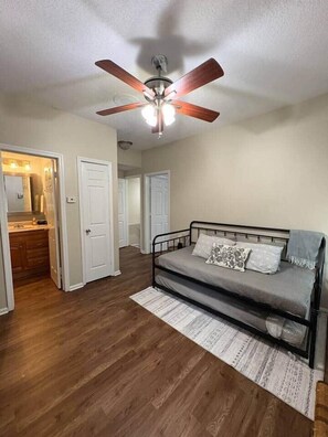 3 chambres, bureau, fer et planche à repasser, Wi-Fi gratuit