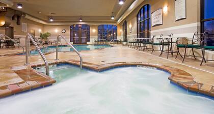 1 Bedroom | Indoor Pool + Free Breakfast