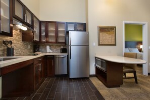 Fridge, microwave, stovetop, dishwasher - Free Theme Park Shuttle Transfer, Free Breakfast, Outdoor Pool | Staybridge Near Seaworld (Orlando)