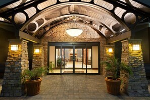 Exterior detail - 1 Bedroom | Outdoor Pool, Free Breakfast! (Tampa)