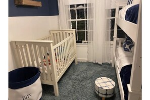 3 bedrooms, travel crib, free WiFi, bed sheets