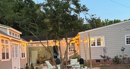 Cape Cod cottage close to Prembroke Creek