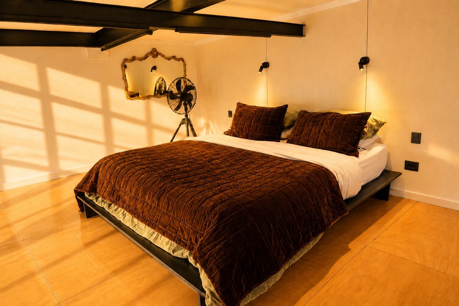 2 bedrooms, iron/ironing board, WiFi (free), bed sheets
