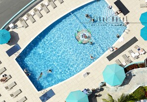 2 outdoor pools