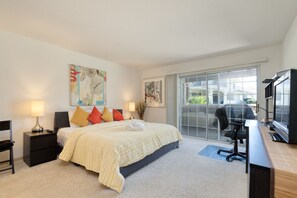 Desk, WiFi - Lovely 2 Bedroom Condo w/ Pool, Hot Tub and Tennis (Palm Springs)