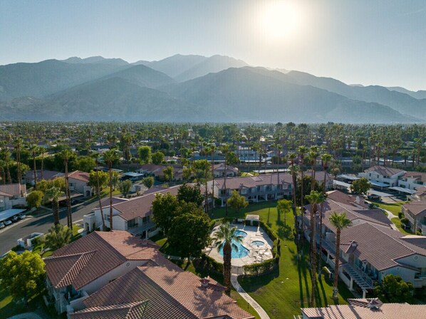 A heated pool - Lovely 2 Bedroom Condo w/ Pool, Hot Tub and Tennis (Palm Springs)
