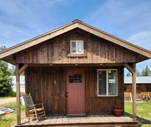 Cozy 1-bedroom cabin in Heron, MT