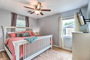 3 bedrooms, desk, iron/ironing board, travel crib