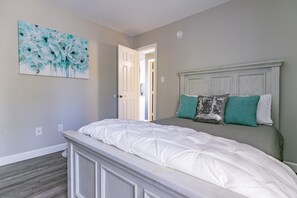 3 bedrooms, desk, iron/ironing board, free WiFi
