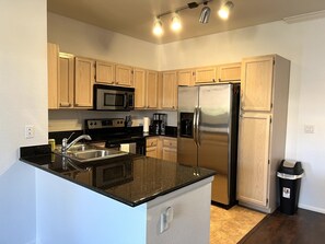 Private kitchen - 1 Bedroom Condo- Scottsdale Quarter/ Kierland (Scottsdale)