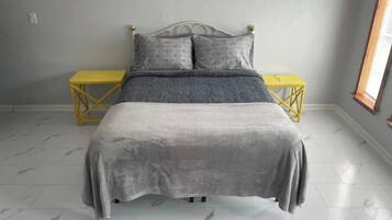 2 bedrooms, desk, iron/ironing board, travel cot