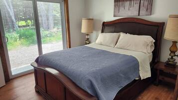 1 bedroom, desk, free WiFi, bed sheets