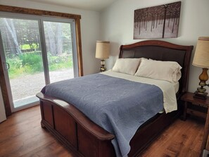 1 bedroom, desk, free WiFi, bed sheets