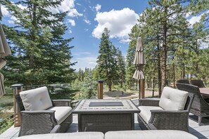 Outdoor dining - Pet Friendly, Solitude, 15 Mins to Vallecito! (Bayfield)