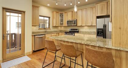 Excellent Location- Downtown Carbondale on Main St.!