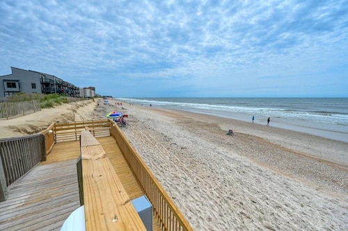 Oceanfront Newly Renovated 1st Floor Condo Sleeps 8  North Topsail Beach