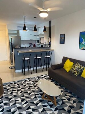 TV connectée, jeux vidéo, baby-foot, table de tennis de table