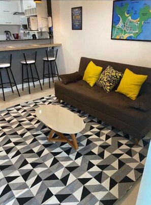Una Smart TV, videojuegos, un futbolín, una mesa de tenis de mesa