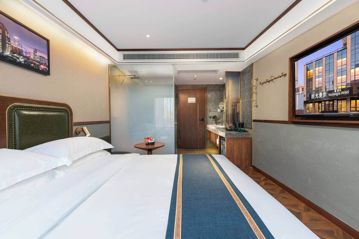 Daunenbettdecken, Betten mit Memory-Foam-Matratzen, kostenlose Minibar