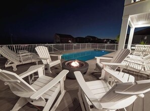 Unclassified image, 4 of 33, button