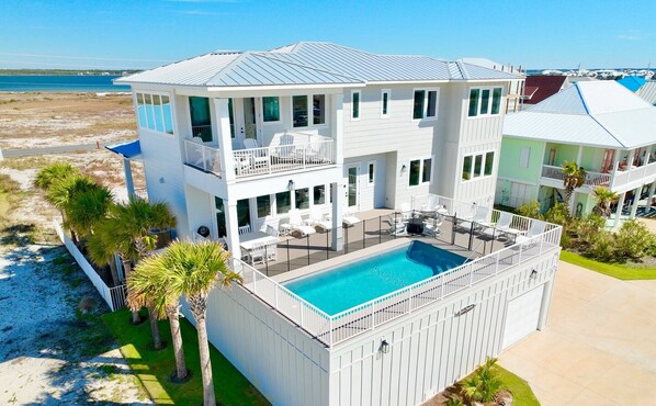 Unclassified image, 1 of 33, button