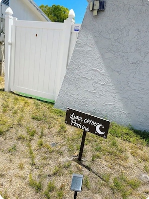 Exterior detail - Studio at family home recently remodeled, free wifi ,and live tv (Port Richey)