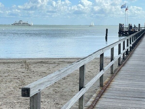 Unclassified image, 1 of 31, button