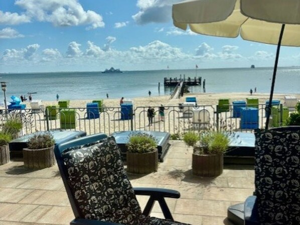 Unclassified image, 1 of 31, button