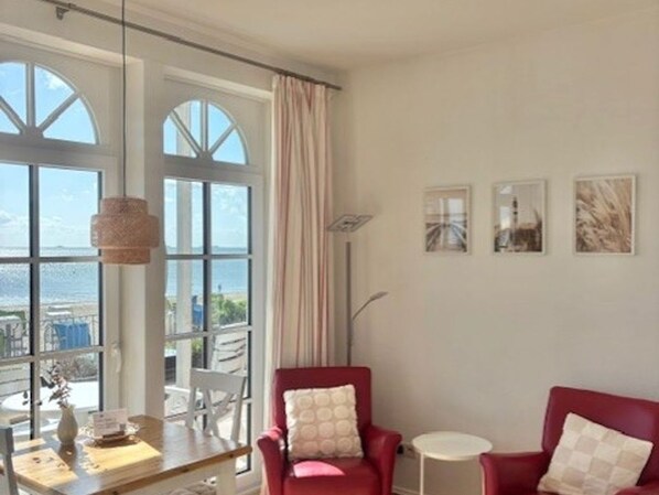 Unclassified image, 1 of 31, button