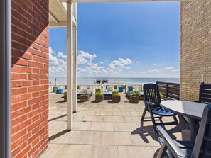 Outdoor dining - Nordland Appartments-Wohnung Nordstrand - Directly by the sea, you can't get any closer! (Wyk auf Föhr)