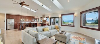 Grand Waterfront Getaway Olympic Views & amenities