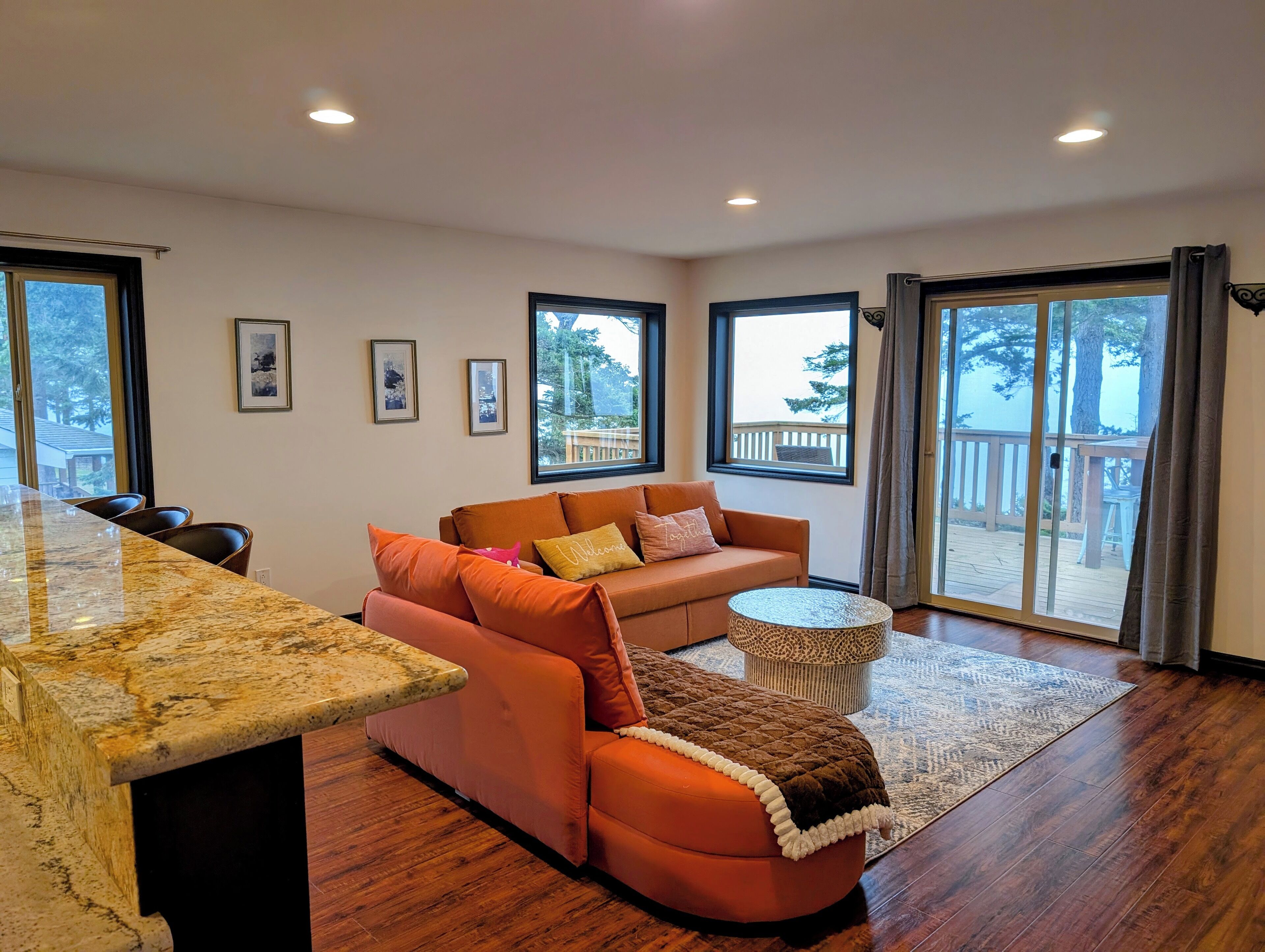 Two sofa beds with great ocean view and access to deck with 2 outdoor loungers.