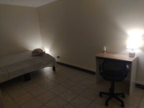 3 camere, una scrivania, ferro/asse da stiro, Wi-Fi gratuito