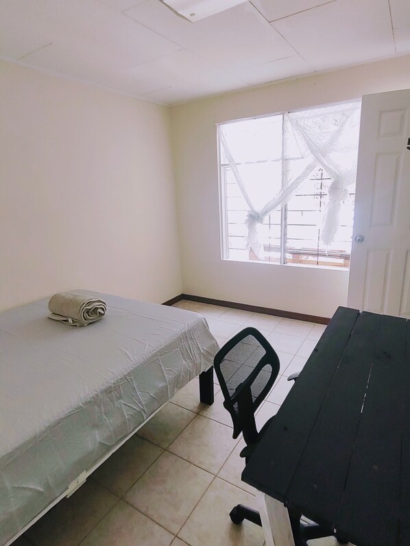 3 bedrooms, desk, iron/ironing board, free WiFi