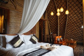 2 bedrooms, desk, free WiFi, bed sheets