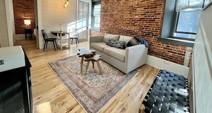 Lovely 1-bedroom in downtown Portsmouth steps to everything!