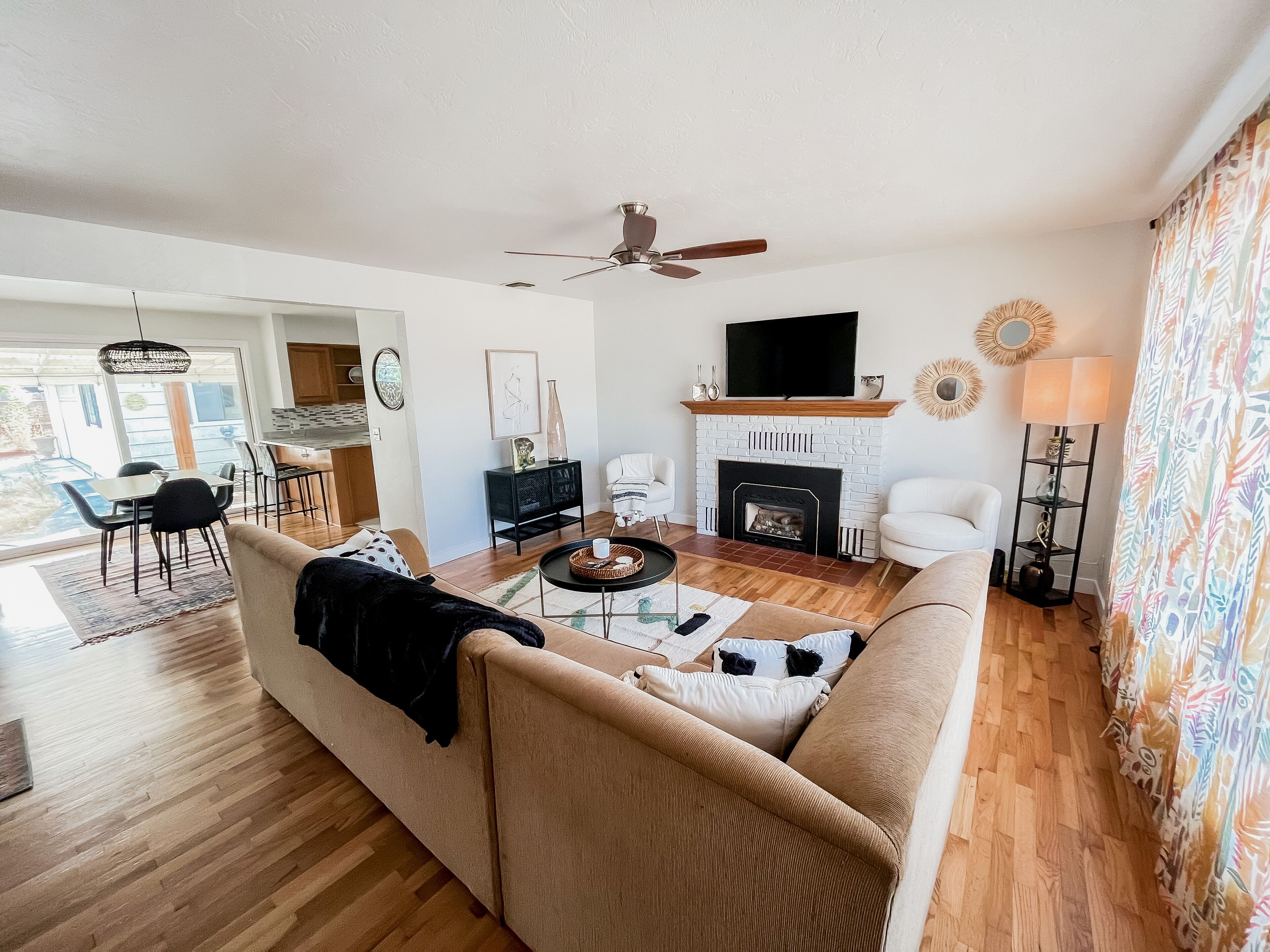 Eclectic 2 bedroom home near downtown